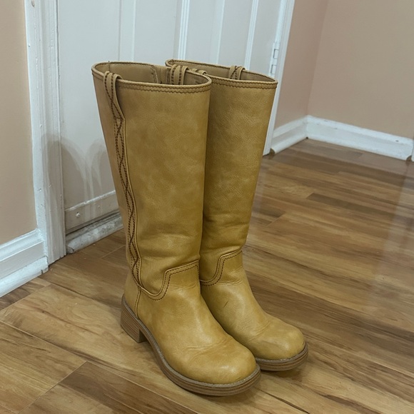 Banana colored boots - Picture 2 of 6